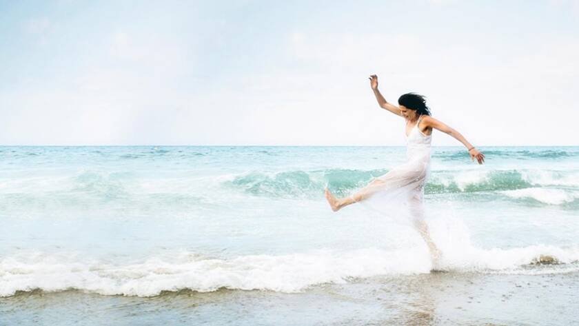 mujer en la playa